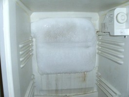 西门子冰箱排水孔疏通图解（冰箱排水孔堵塞快速解决方法）