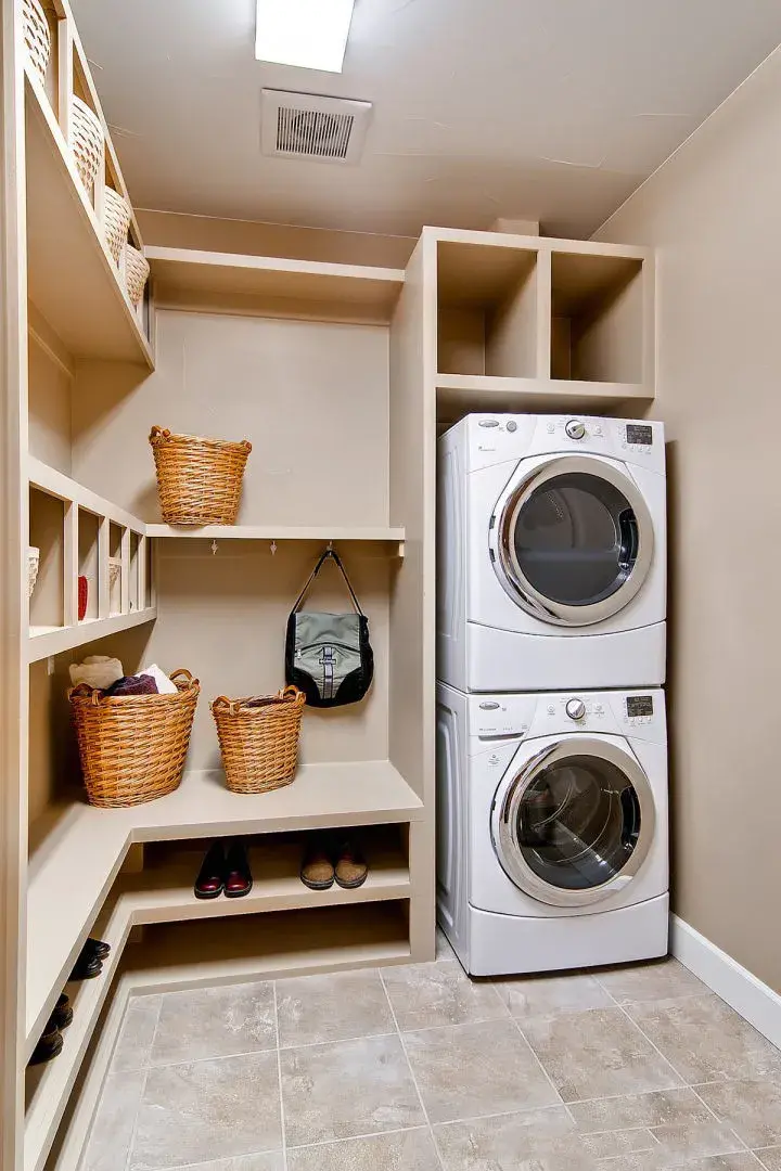 楼房洗衣机放在什么位置最好（洗衣机一般摆放在哪里合适）