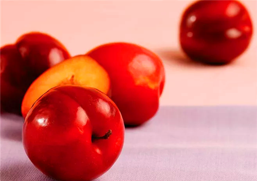 油桃是什么季节的水果，油一般都是在几月份成熟的
