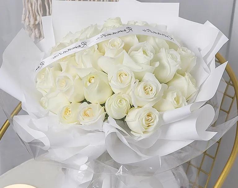 送白玫瑰代表什么意思，白玫瑰的花语和寓意介绍