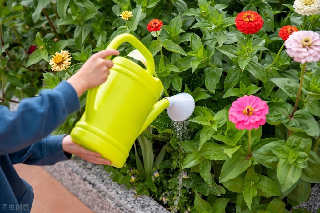 空调水能浇花吗，空调废水该如何处理