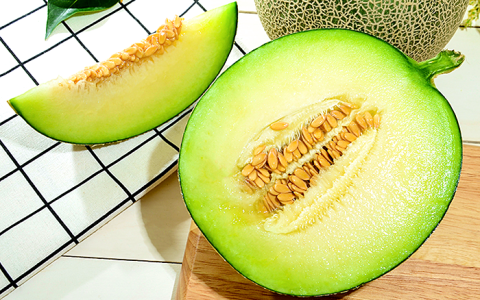 哈密瓜几月份吃是正季，哈密瓜怎么挑选才甜呢